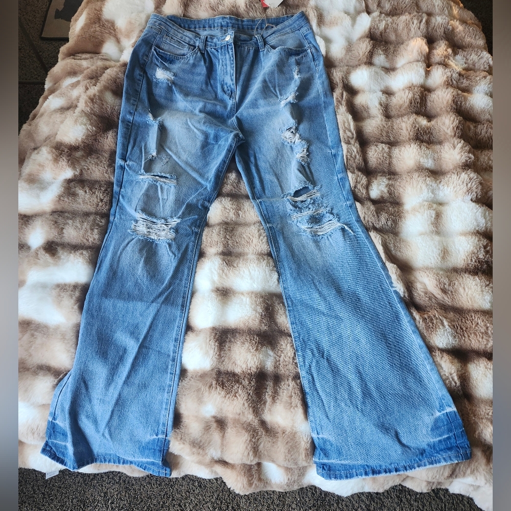 Distressed Light Denim Jeans 💙